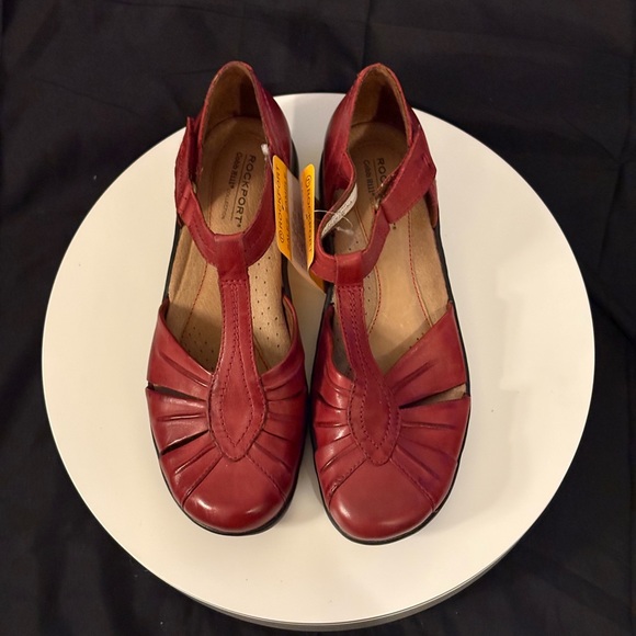 Rockport Women's Red Leather T-Strap Shoes - Picture 2 of 6